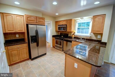 10125 Schoolhouse Woods Ct, Burke, VA 22015 - photo 7