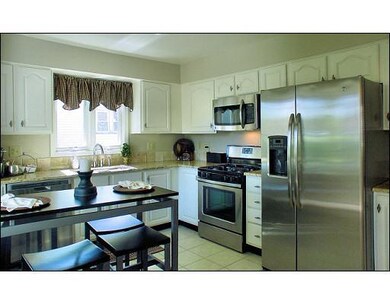 924 N Sleight St, Naperville, IL 60563 - photo 5