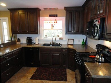 401 Fairlane Dr, Shelbyville, TN 37160 - photo 2