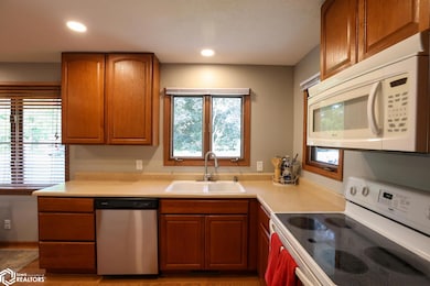 320 S Western St, Stuart, IA 50250 - photo 6