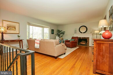 6411 Crosswoods Dr, Falls Church, VA 22044 - photo 3