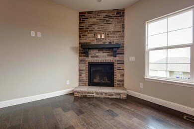 852 E Acacia