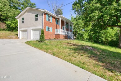 8232 Pickens Gap Rd, Knoxville, TN 37920 - photo 3