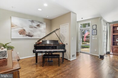 11451 Hollow Timber Ct, Reston, VA 20194 - photo 5