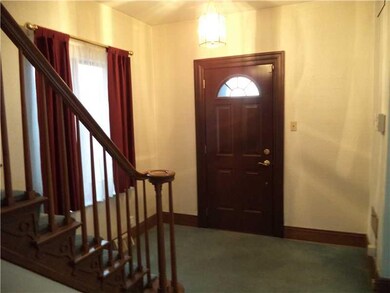 Entry/Foyer.