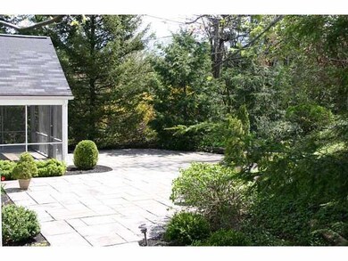 Patio/Deck Excellent entertaining area with this e