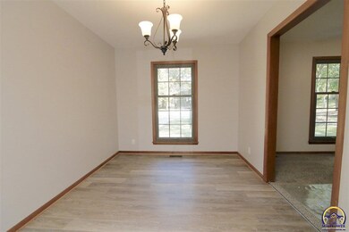 3311 SW Jardine Ct, Topeka, KS 66611 - photo 6