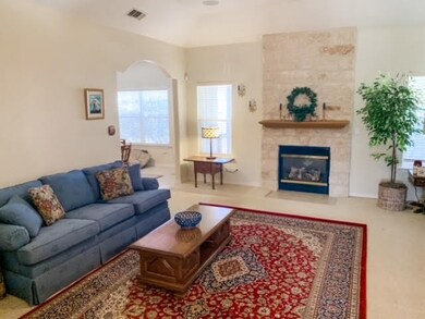 606 Persimmon Ct, Fredericksburg, TX 78624 - photo 2