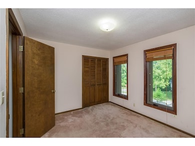 243 Lamplite Ln SE, Cedar Rapids, IA 52403 - photo 4