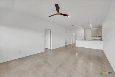 908 Smoke Tree Ln unit B, Killeen, TX 76543 - photo 5