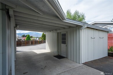 1748 S Kent Plaza, East Wenatchee, WA 98802 - photo 7