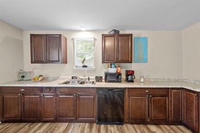 729 N Robinson St, Cleburne, TX 76031 - photo 7