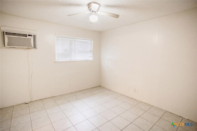 1239 N Lbj Dr unit E, San Marcos, TX 78666 - photo 3