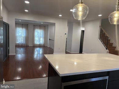 7842 Ashley Glen Rd, Annandale, VA 22003 - photo 2