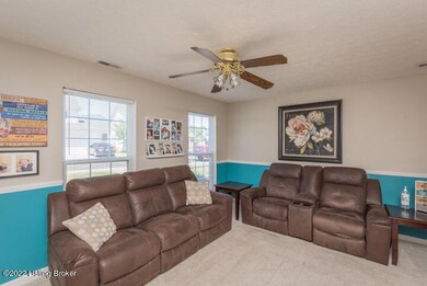 6931 Arbor Creek Dr unit 67, Louisville, KY 40228 - photo 5