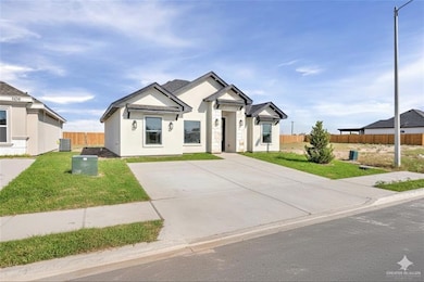 1105 Altuve Dr, Edinburg, TX 78541 - photo 2