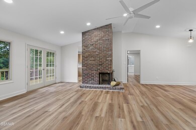 010-3320HazelwoodCourt-Baneberry-TN-3789