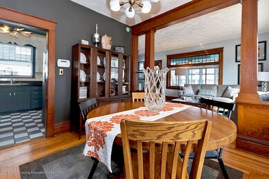 2328 Strathmore Dining area