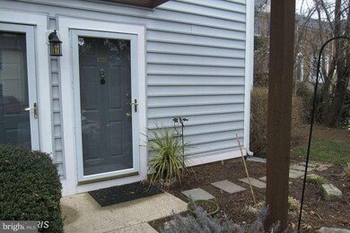 10008 Oakton Terrace Rd, Oakton, VA 22124 - photo 2