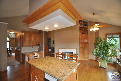 5635 SW 61st St, Topeka, KS 66619 - photo 6