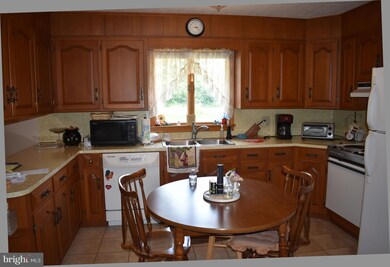 2935 Roosevelt Dr, Chambersburg, PA 17201 - photo 5