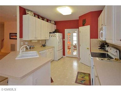 Kitchen - Kitchen: Walk-Up Breakfast Bar, Tiled Ba