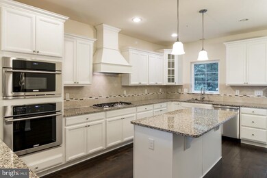 554 Bluffton Dr, Glen Burnie, MD 21060 - photo 2