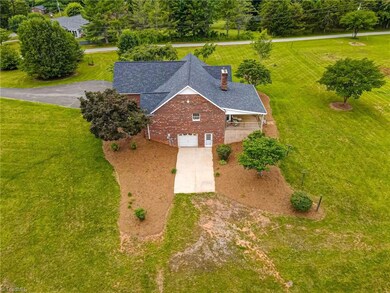 4458 Nc 268 Hwy E, Pilot Mountain, NC 27041 - photo 5