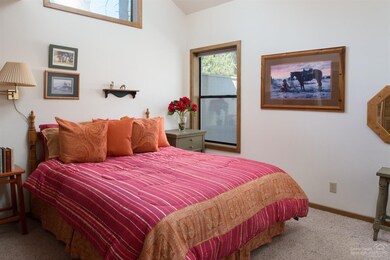 58067 Kinglet Rd, Sunriver, OR 97707 - photo 6