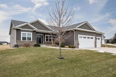 3039 Savannah Ct, Hiawatha, IA 52233 - photo 2