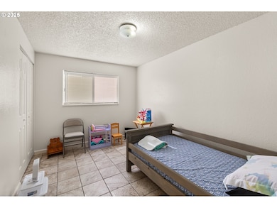 1720 17th St, Springfield, OR 97477 - photo 5