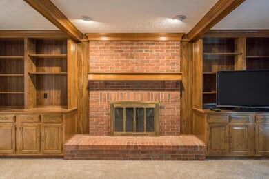Fam Room w Fireplace