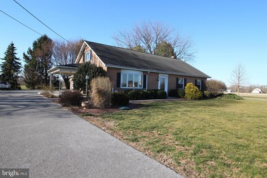 453 Martindale Rd, Ephrata, PA 17522 - photo 2