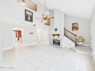 CAM04246G0-PR0123-STILL006