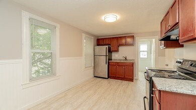 556 Springfield St, Chicopee, MA 01013 - photo 3