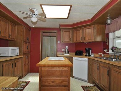 66 Little Pond Rd, Wakefield, RI 02879 - photo 3