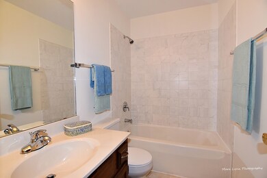 1110 Emerald Dr, Aurora, IL 60506 - photo 2