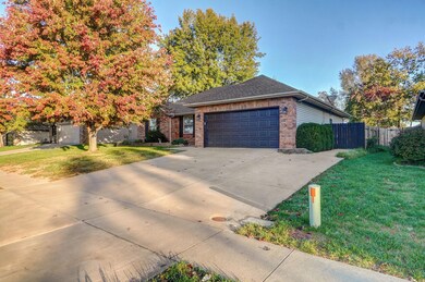 987 Glen Oaks Dr-1