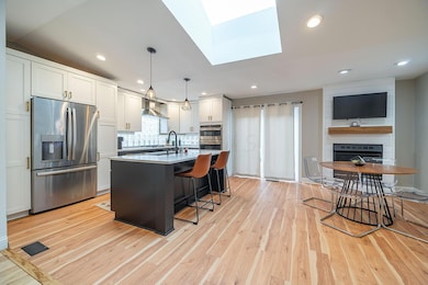 692 S 9th St-41