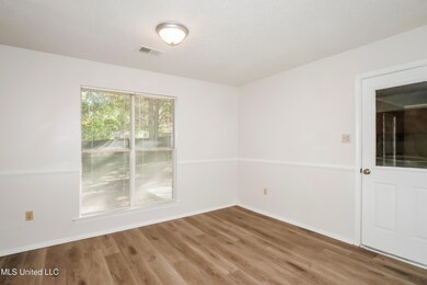 005-photo-dining-room-14923512