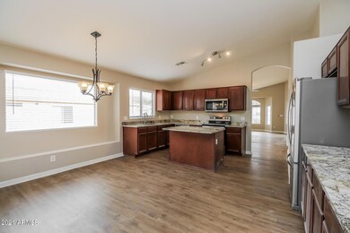 003-photo-dining-room-10064496