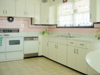 3130 S Front St, Whitehall, PA 18052 - photo 4