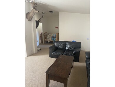 428 Weaver Ave, Myrtle Creek, OR 97457 - photo 2