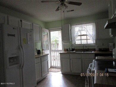 100 E Hayes St, Burgaw, NC 28425 - photo 4