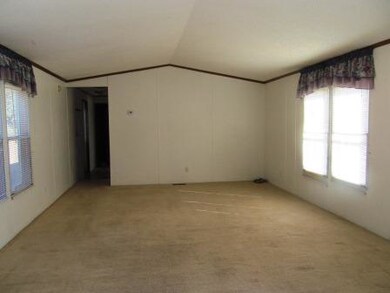 91 Comanche living room east
