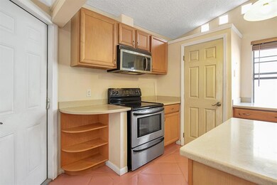 170 Greentree Cir_006H