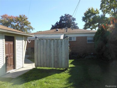 19725 Sussex St, Saint Clair Shores, MI 48081 - photo 6