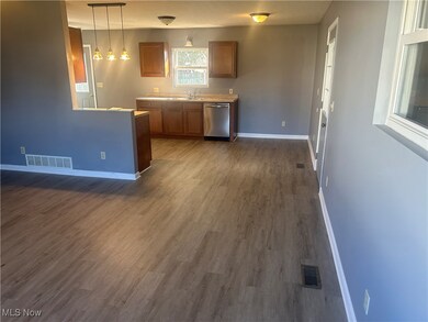 931 Vine St, Coshocton, OH 43812 - photo 7