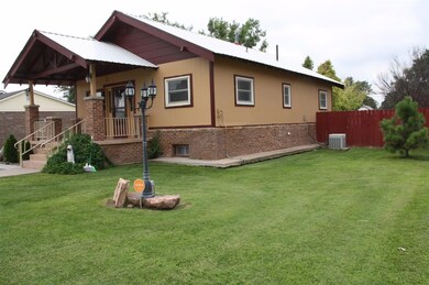 611 S Jefferson St, Hugoton, KS 67951 - photo 2