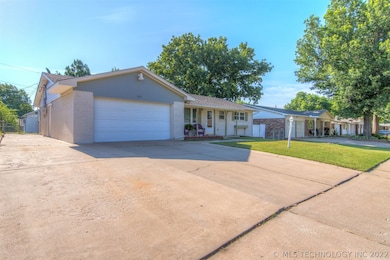 1117 N Gum Ave, Broken Arrow, OK 74012 - photo 2